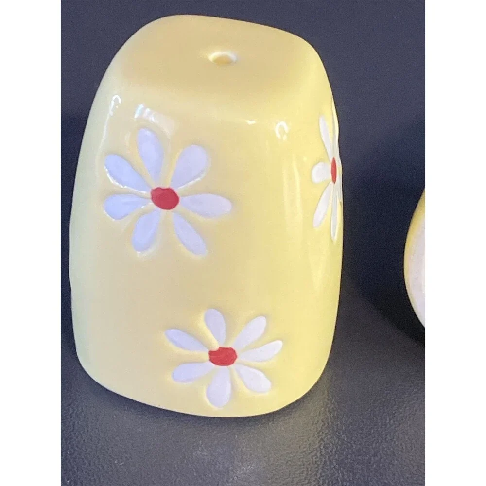 Pfaltzgraff Floral Mini Yellow Salt & Pepper Shakers Daisy Flowers 2